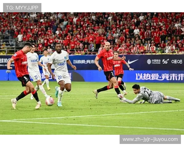 足球比赛中的高强度防守与反击转化